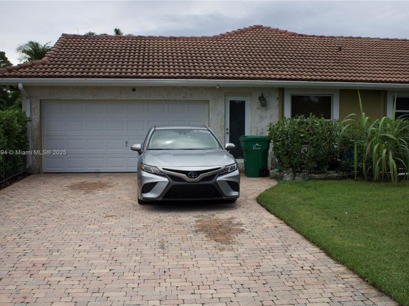 1086 NW 113th Way, Coral Springs FL 33071