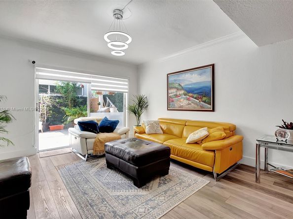 1187 NW 123rd Pl 204, Miami FL 33182