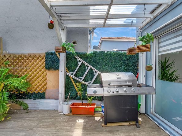 1187 NW 123rd Pl 204, Miami FL 33182