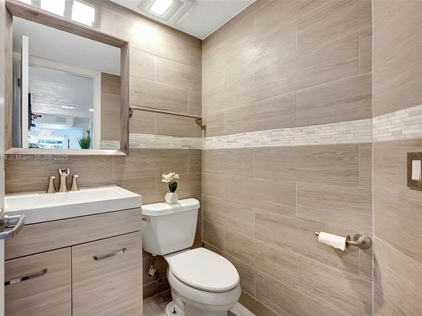 1187 NW 123rd Pl 204, Miami FL 33182