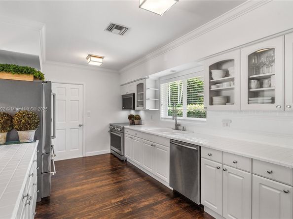 550 Pidgeon Plum Ln, Miami FL 33137