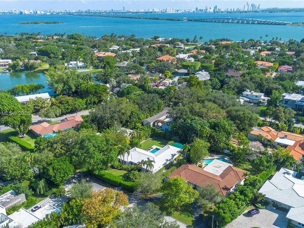 550 Pidgeon Plum Ln, Miami FL 33137