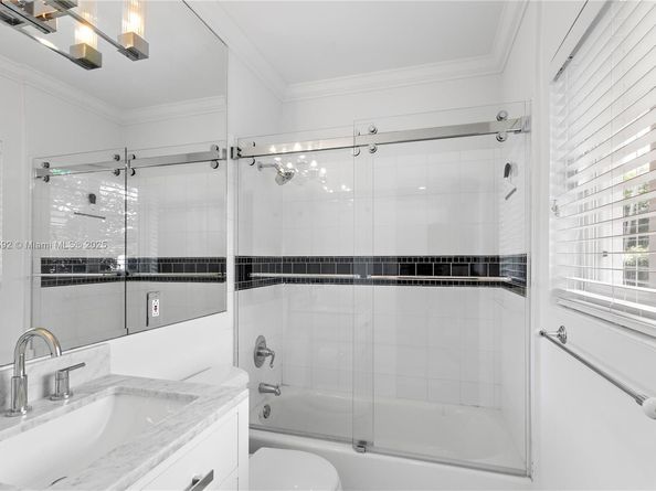 550 Pidgeon Plum Ln, Miami FL 33137