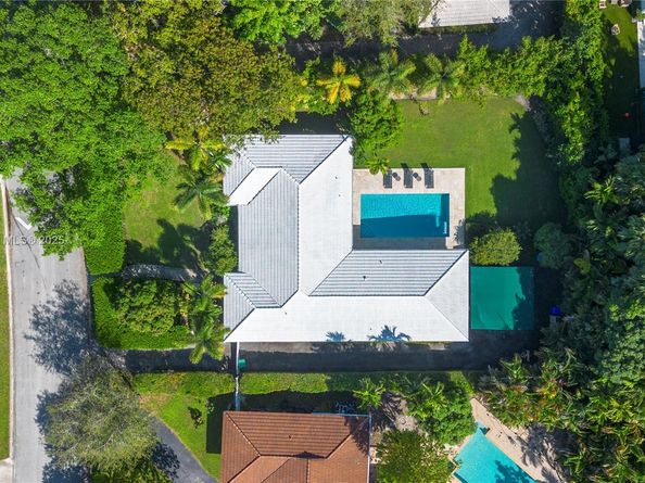 550 Pidgeon Plum Ln, Miami FL 33137