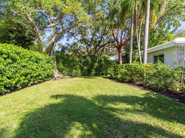 550 Pidgeon Plum Ln, Miami FL 33137