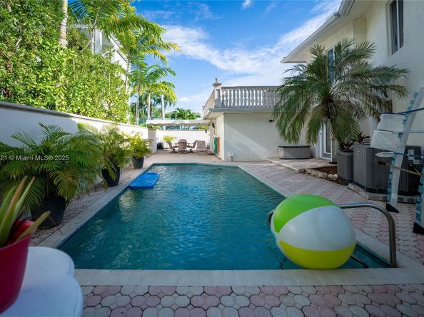2701 N Atlantic Blvd, Fort Lauderdale FL 33308