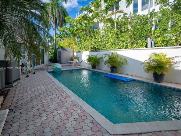 2701 N Atlantic Blvd, Fort Lauderdale FL 33308