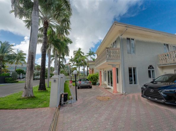2701 N Atlantic Blvd, Fort Lauderdale FL 33308
