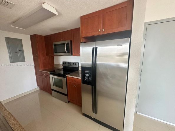 36 NW 6th Ave 806, Miami FL 33128