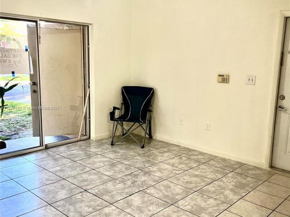 2331 NW 96th Ter 17F, Pembroke Pines FL 33024