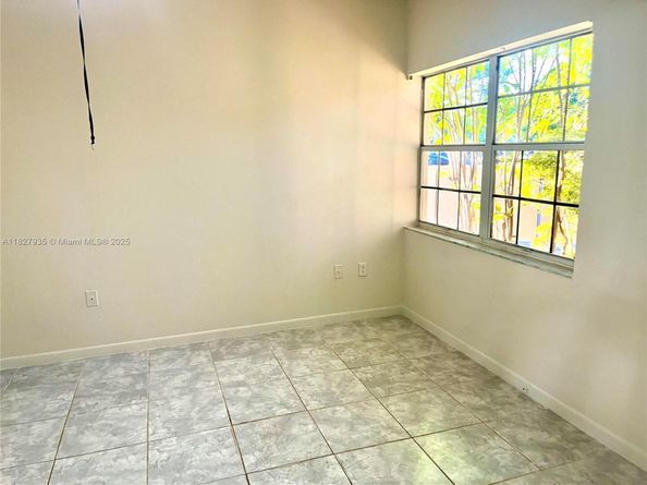 2331 NW 96th Ter 17F, Pembroke Pines FL 33024