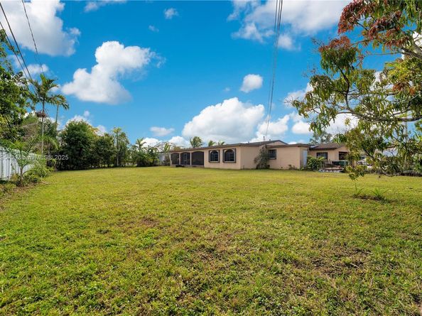 11325 SW 109th Ave, Miami FL 33176