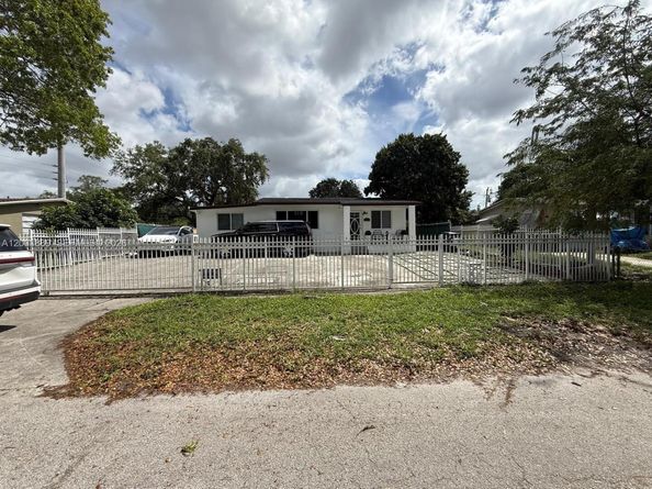 6404 Meade St, Hollywood FL 33024