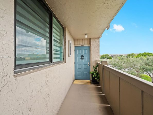 900 Colony Point Cir 414, Pembroke Pines FL 33026