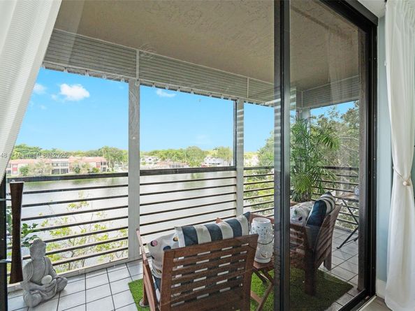 900 Colony Point Cir 414, Pembroke Pines FL 33026