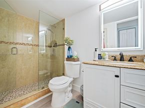 900 Colony Point Cir 414, Pembroke Pines FL 33026