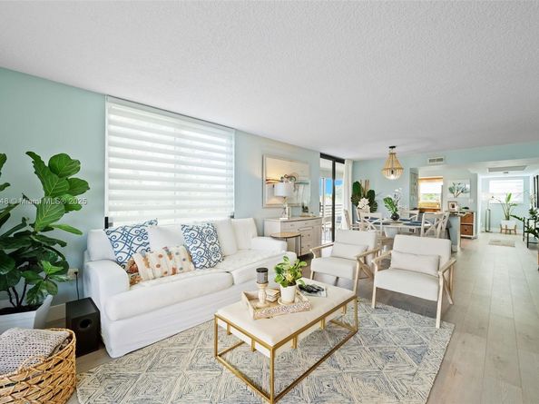 900 Colony Point Cir 414, Pembroke Pines FL 33026