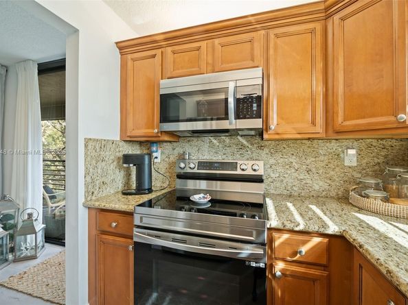 900 Colony Point Cir 414, Pembroke Pines FL 33026
