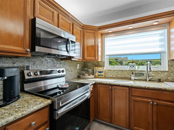 900 Colony Point Cir 414, Pembroke Pines FL 33026
