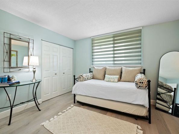 900 Colony Point Cir 414, Pembroke Pines FL 33026