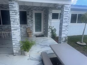 19700 NW 6th Pl, Miami Gardens FL 33169