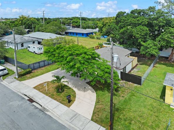 6965 NW 21st Ct, Miami FL 33147