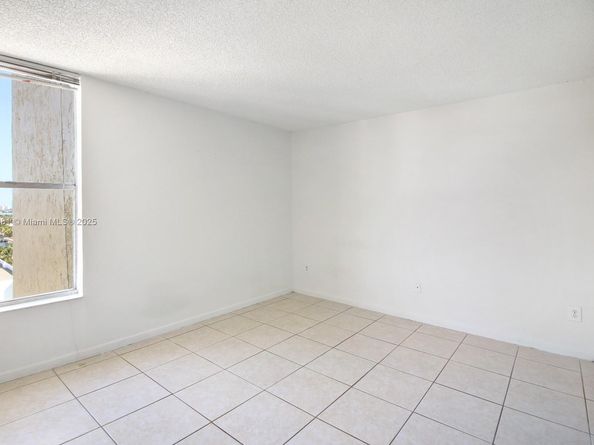 2350 NE 135th St 1111, North Miami FL 33181