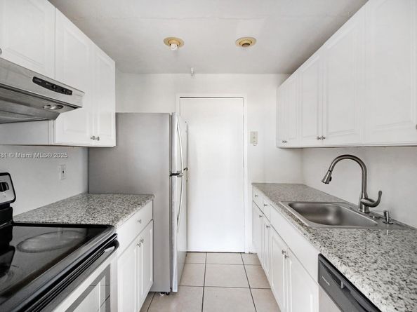 2350 NE 135th St 1111, North Miami FL 33181