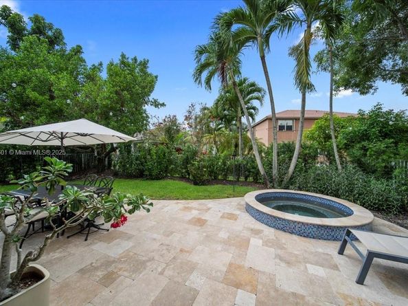 4309 W Whitewater Ave, Weston FL 33332