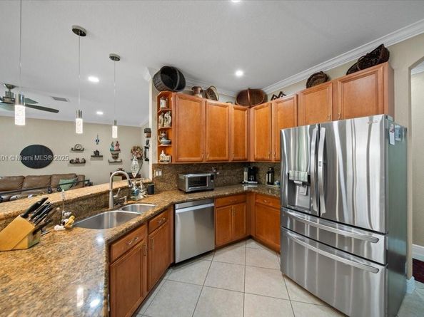 4309 W Whitewater Ave, Weston FL 33332