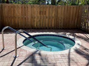 6800 Cypress Rd 408, Plantation FL 33317