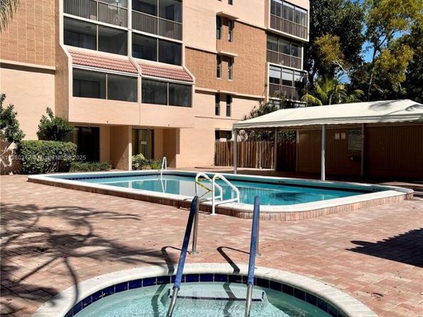 6800 Cypress Rd 408, Plantation FL 33317