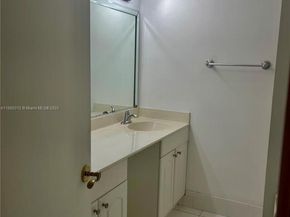 6800 Cypress Rd 408, Plantation FL 33317