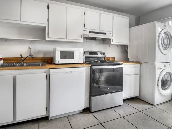 9351 NW 14th Ct 247, Pembroke Pines FL 33024