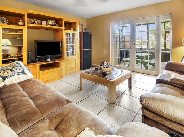 9351 NW 14th Ct 247, Pembroke Pines FL 33024