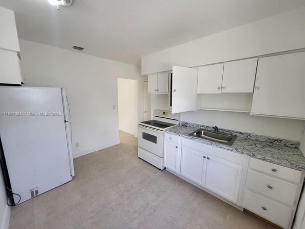 640 - 642 NW 77th St, Miami FL 33150