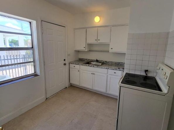 640 - 642 NW 77th St, Miami FL 33150