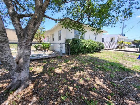 640 - 642 NW 77th St, Miami FL 33150