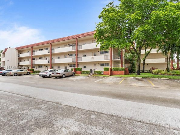 9420 S Hollybrook Lake Dr 206, Pembroke Pines FL 33025