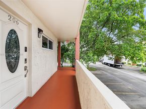 9420 S Hollybrook Lake Dr 206, Pembroke Pines FL 33025