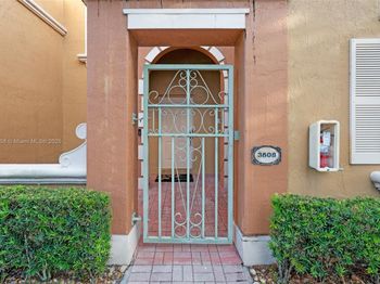 8422 NW 140th Ter