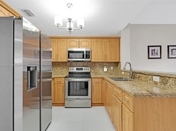 8422 NW 140th Ter 3608, Miami Lakes FL 33016