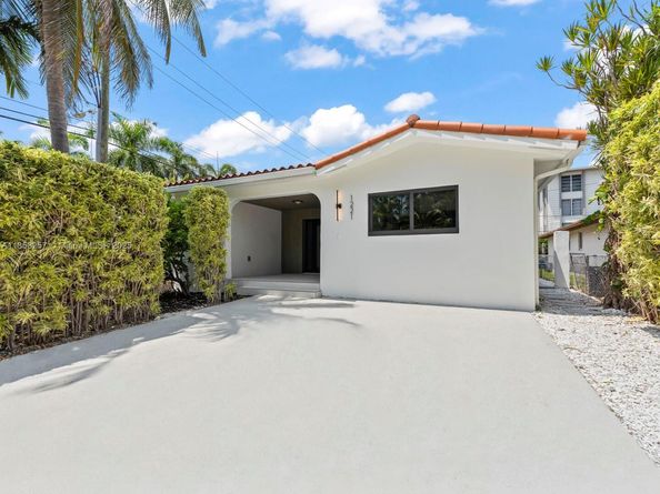 1221 Biarritz Dr, Miami Beach FL 33141