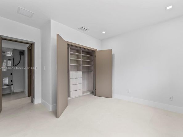 1221 Biarritz Dr, Miami Beach FL 33141