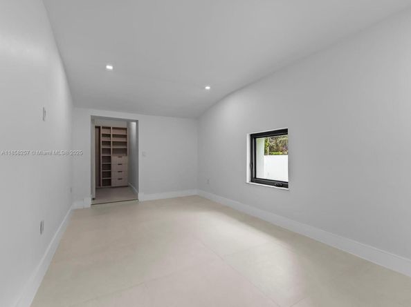 1221 Biarritz Dr, Miami Beach FL 33141