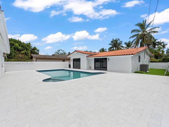 1221 Biarritz Dr, Miami Beach FL 33141