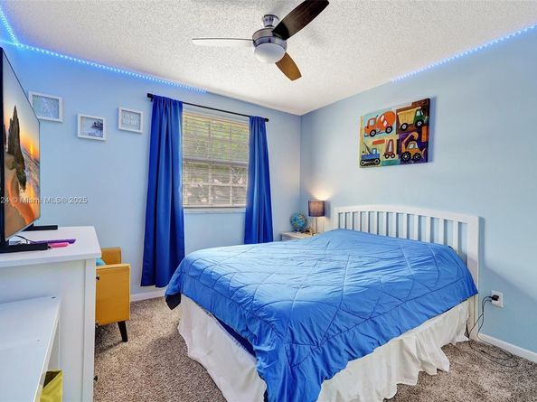 9900 NW 2nd Ct, Plantation FL 33324