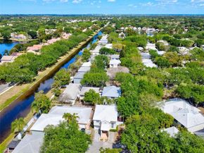 9900 NW 2nd Ct, Plantation FL 33324