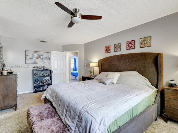 9900 NW 2nd Ct, Plantation FL 33324