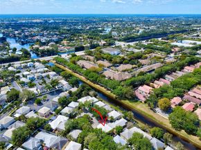 9900 NW 2nd Ct, Plantation FL 33324